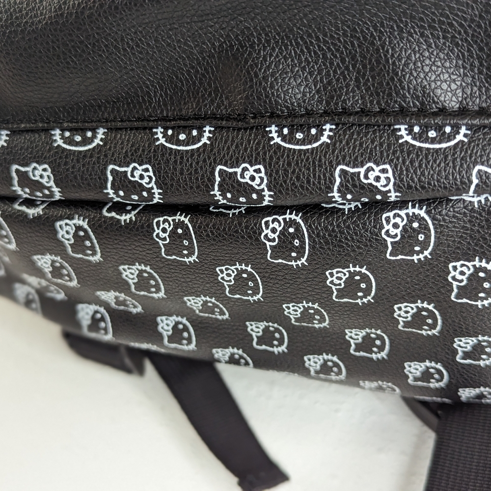 Hello Kitty Backpack - Picture 3 of 8